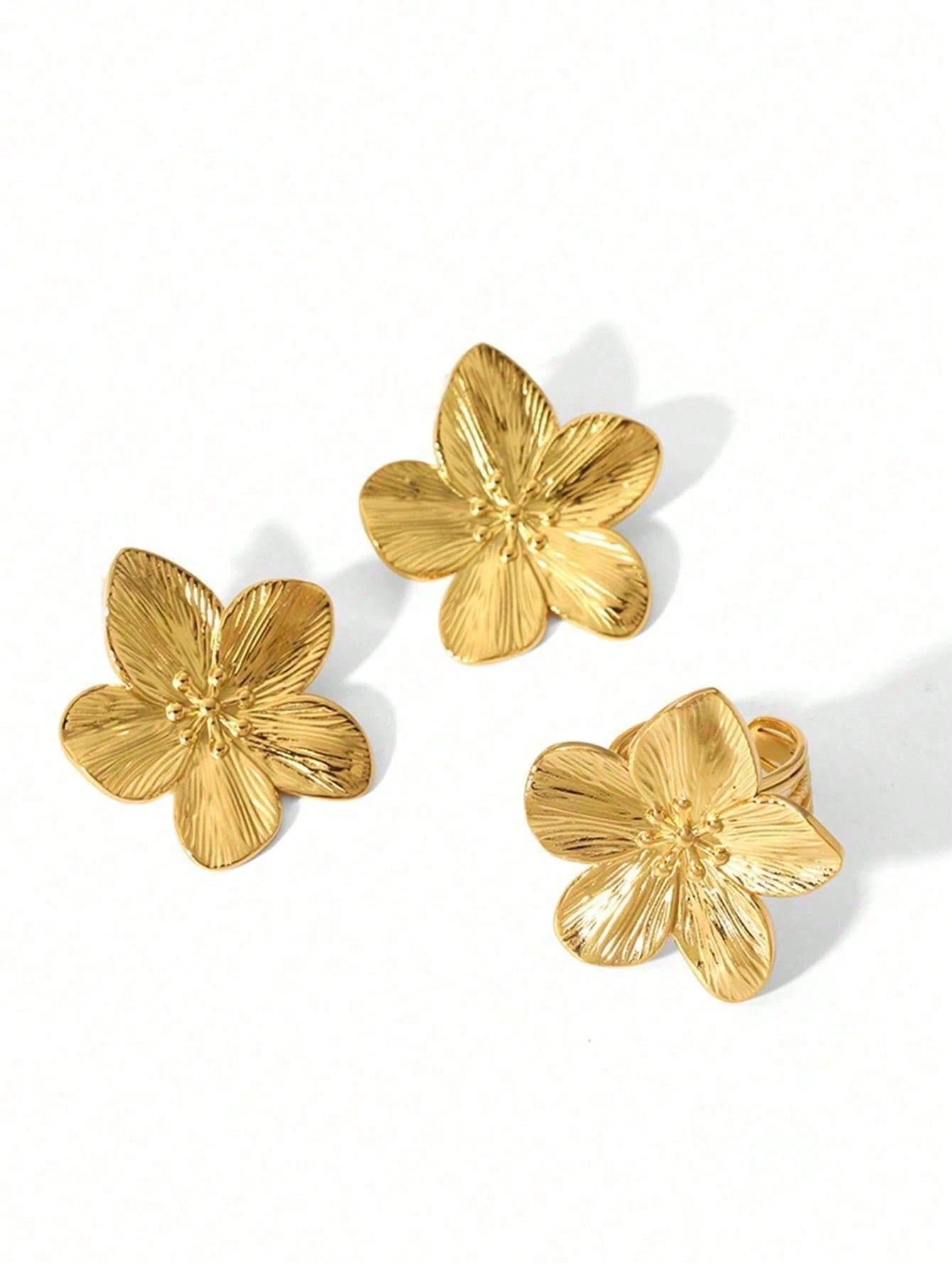 3 boucles d'oreilles et bagues